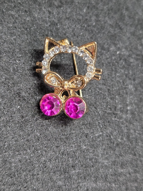 Accessories - **Gold Cat Pin Brooch with Pink Rhinestones**